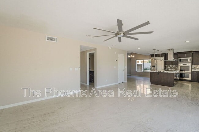 Building Photo - 3761 S Hawthorn Dr