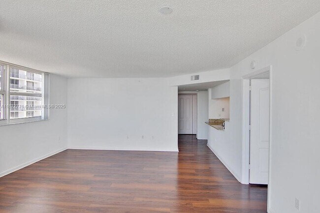 Building Photo - 1756 N Bayshore Dr