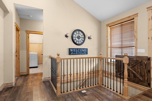 Building Photo - 2612 Eastview Dr