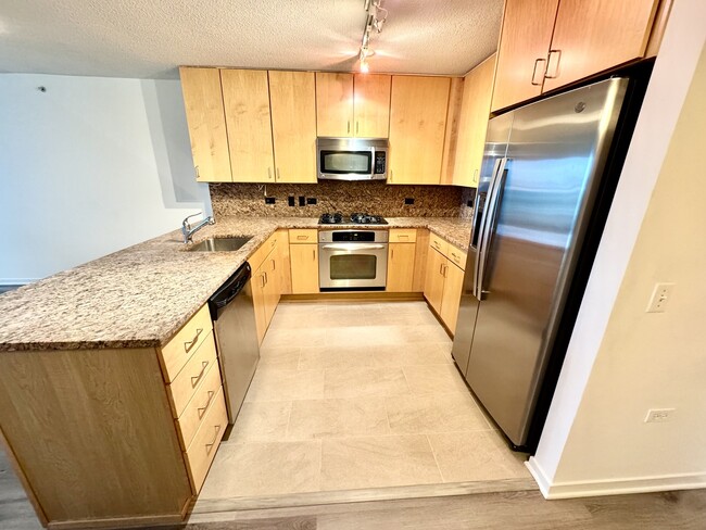 Building Photo - 9725 Woods Dr