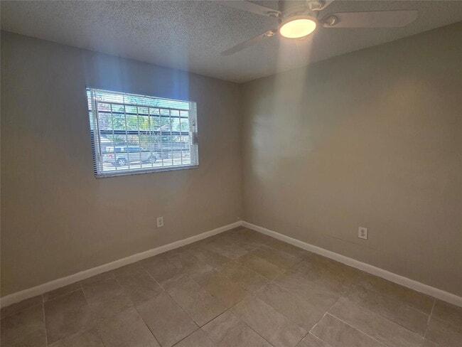 Building Photo - 309 NE 169th St