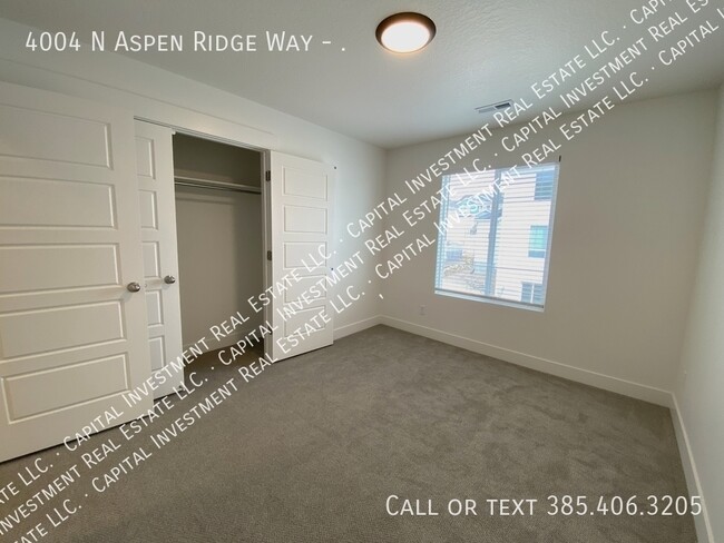 Building Photo - 4004 N Aspen Rdg Wy