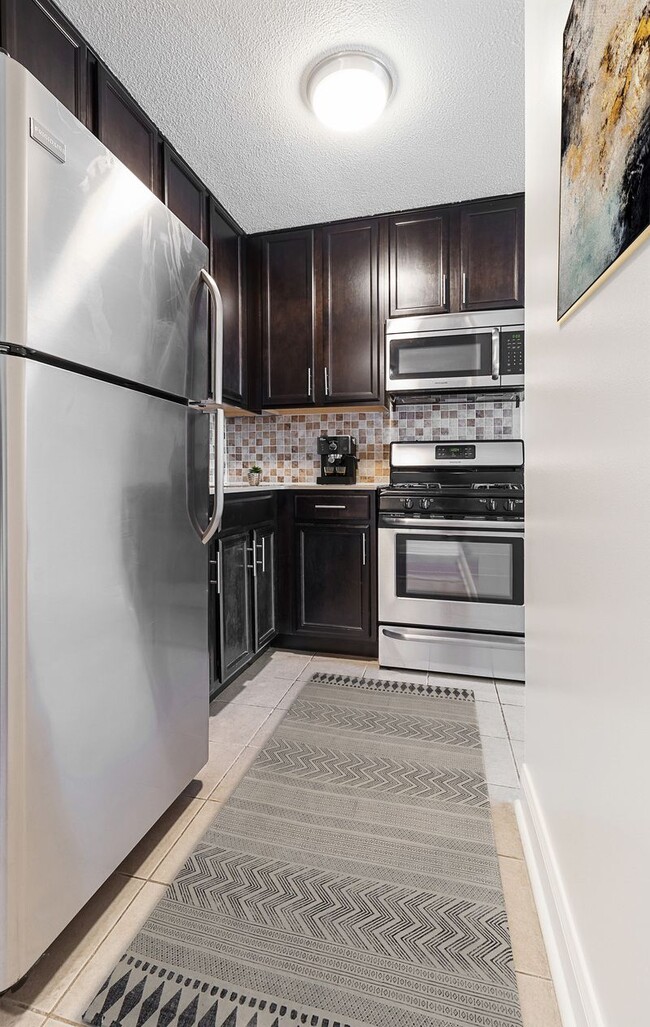 Building Photo - 3333 Broadway-