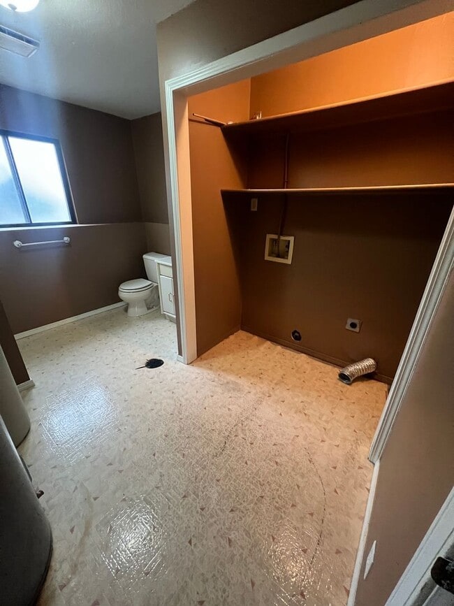 Building Photo - 3 Bedroom 3 Bathroom Highland area home.