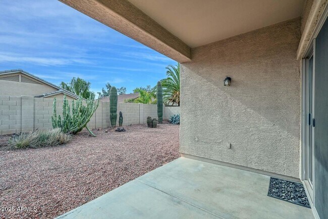 Building Photo - 17149 W Saguaro Ln