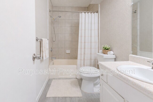 Building Photo - 6814 Lancer Ln