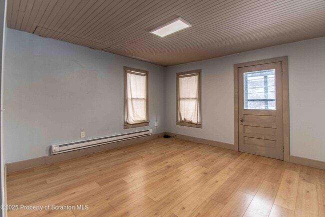 Building Photo - 540 N Main St