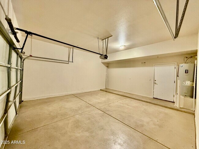 Building Photo - 8044 W Beck Ln