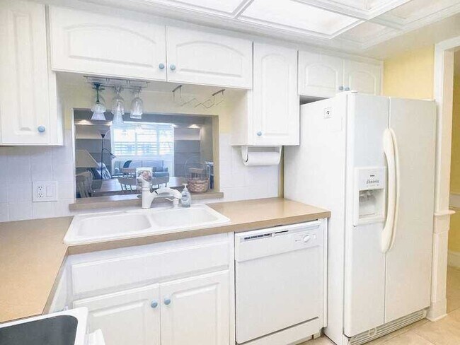 Building Photo - 10350 Imperial Point Dr W