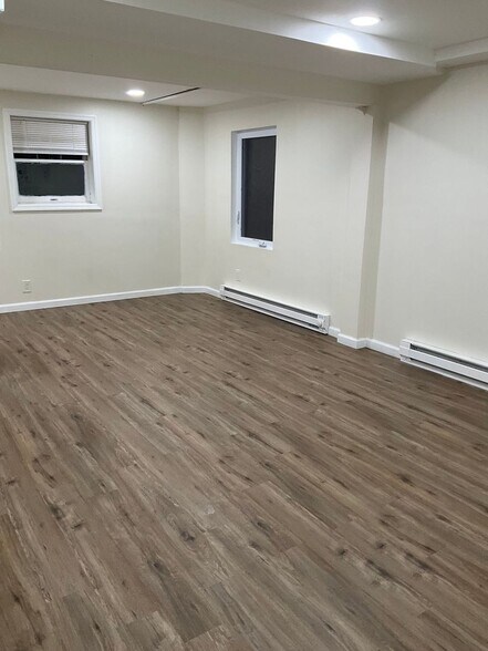 Building Photo - 132 Hallock Rd