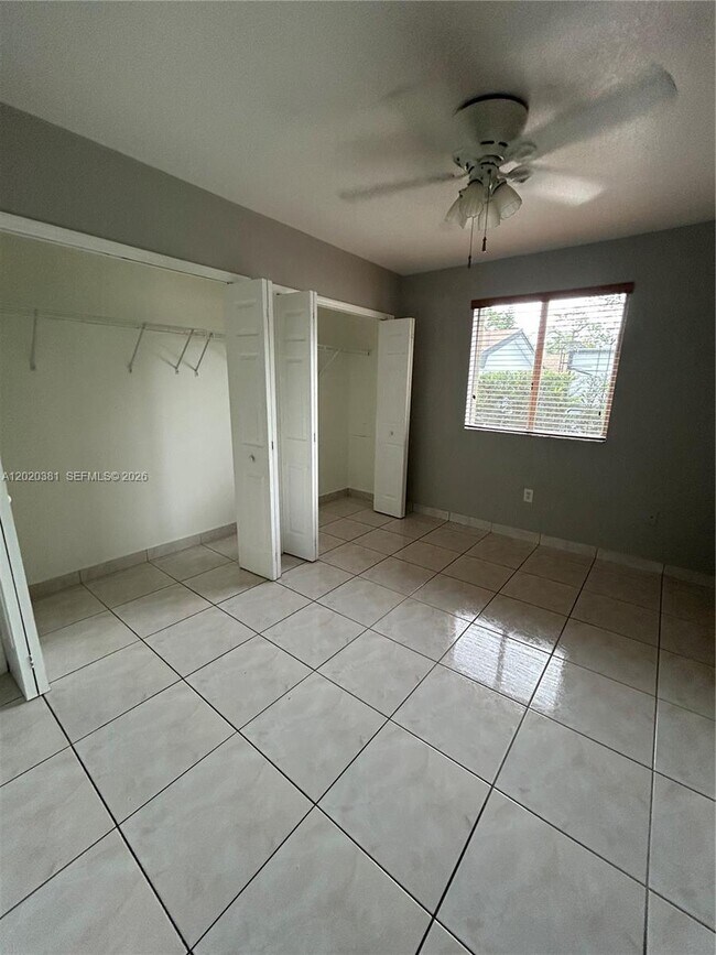 Building Photo - 16940 SW 94th Ave