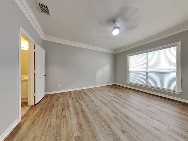 Building Photo - 839 Rosine St