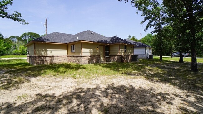 Building Photo - 800 Hemlock Dr