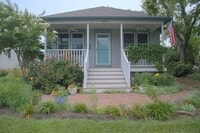 Building Photo - Charming 1 Bedroom Cottage