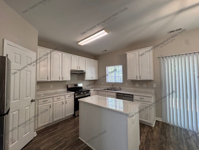 Building Photo - 424 Alero Rd