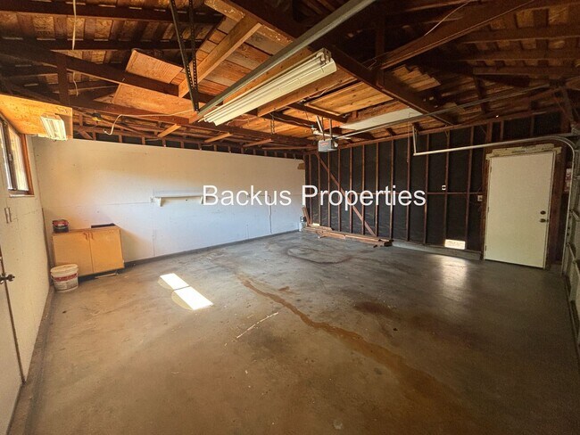 Building Photo - 209 La Mesa Dr