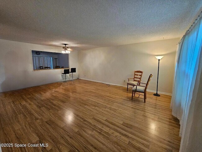 Building Photo - 435 Dove Ln