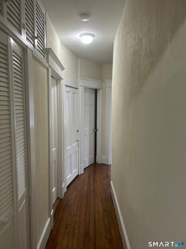 Building Photo - 1946 Chapel St