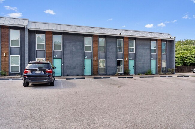 Building Photo - 3810 Southway Dr