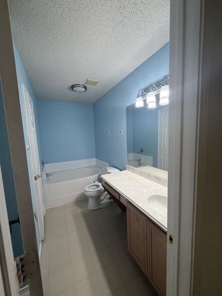 Building Photo - 2521 Ensenada Ln