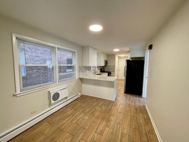 Building Photo - Freshly Renovated 3-Bed in Jefferson Park – In-Unit Laundry & Modern Upgrades!