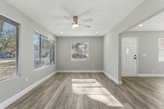 Building Photo - 229 Bonita Rd