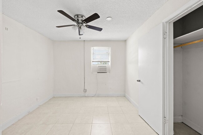 Building Photo - 1125 W 28th St