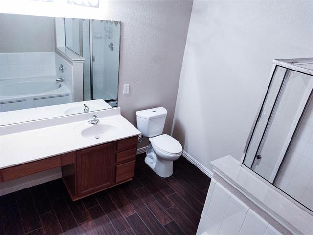 Building Photo - 5213 Mirror Lake Dr