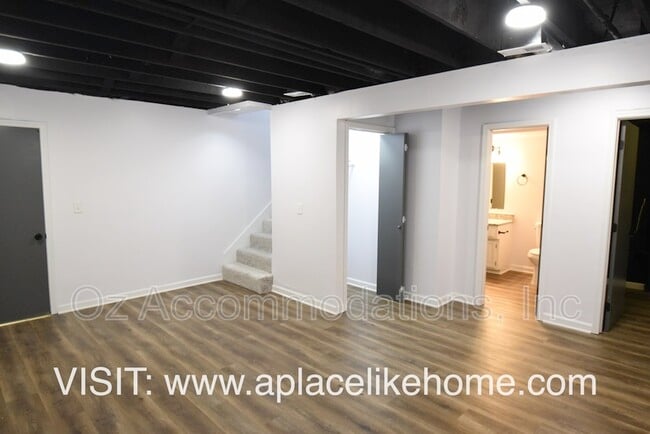 Building Photo - 14121 S Cottonwood Dr