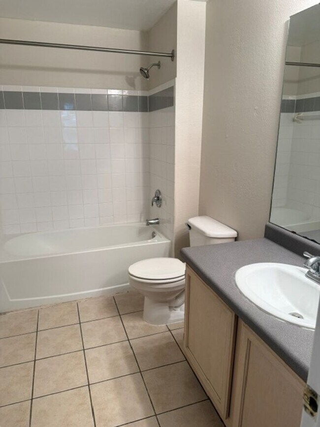 Building Photo - 3/2 Condo in Metrowest for Rent!
