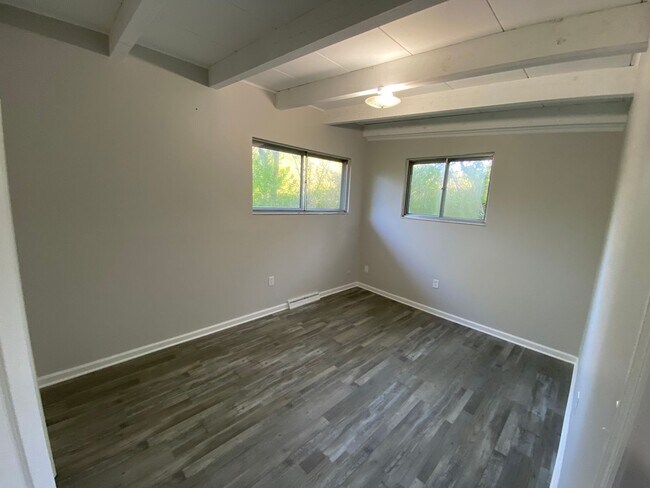 Building Photo - Newly remodeled 2 bed 1 bath home in Red B...
