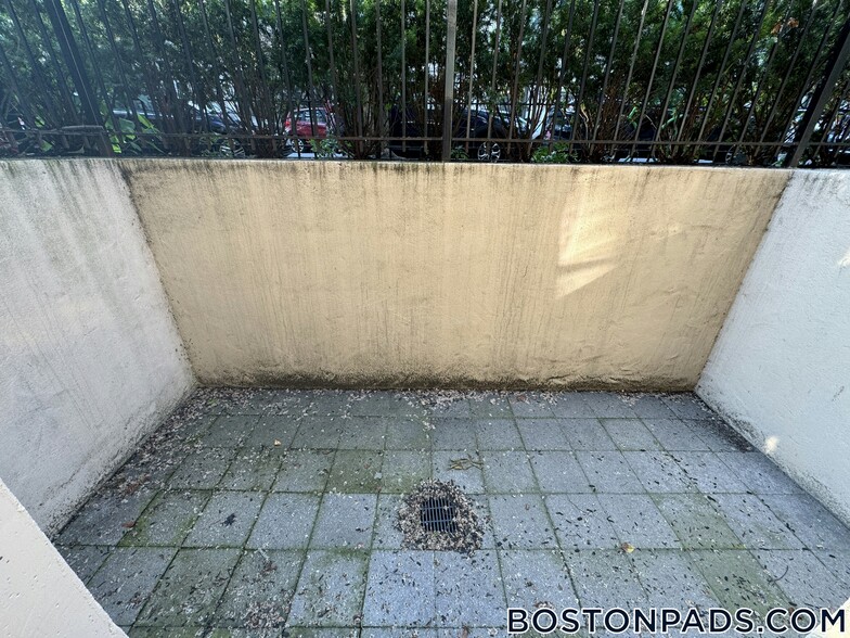 Building Photo - 24 Queensberry St