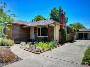 Building Photo - Storybook single family home in Tahoe Park...