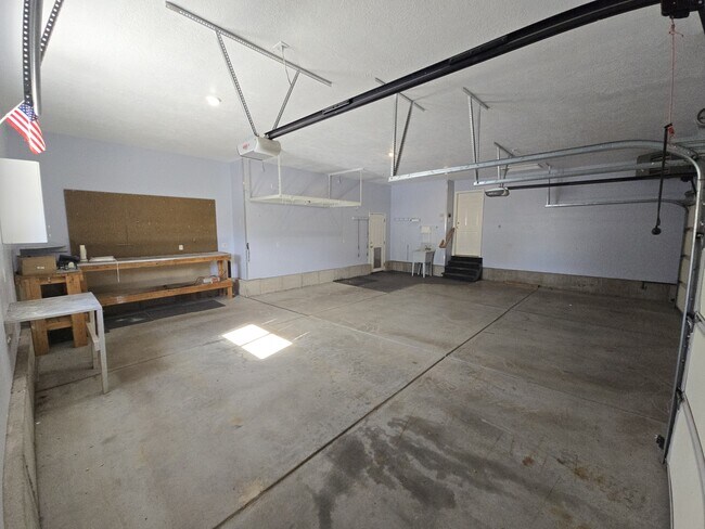 Building Photo - 1361 N 325 E