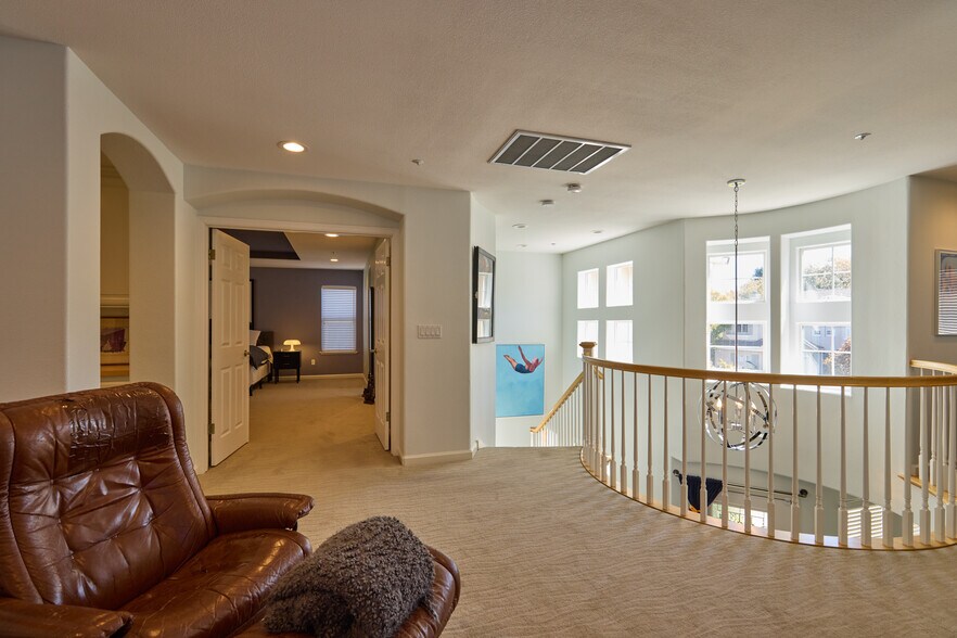 Upstairs Family Room 2 - 10 Summerbrooke Cir
