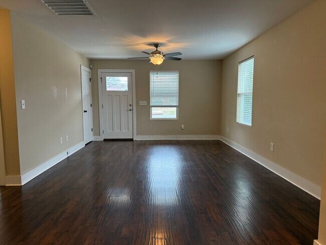 Building Photo - Lovely 3 Bed 2 Bath House in Old Hickory - Fenced in Yard