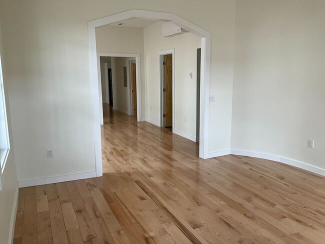 Building Photo - 90 Elm St