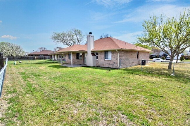 Building Photo - 4201 Bluestem Ln