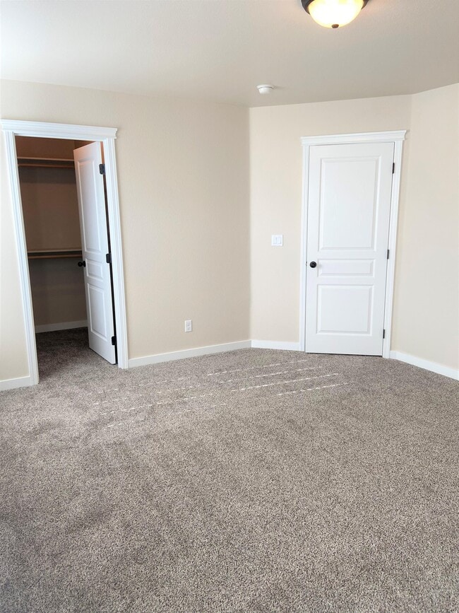 Building Photo - 677 S Pine Tree Ln