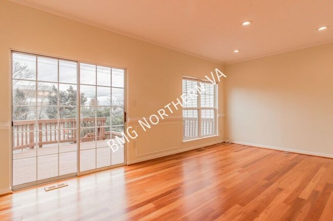 Building Photo - 44126 Tippecanoe Terrace