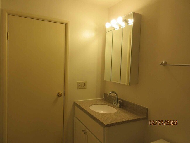 Building Photo - Spacious 2 bedroom + den in Germantown!