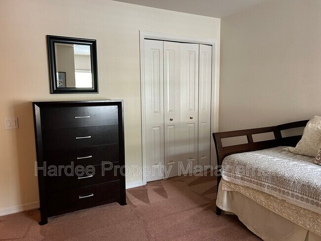 Building Photo - 830 E Riverpark Ln