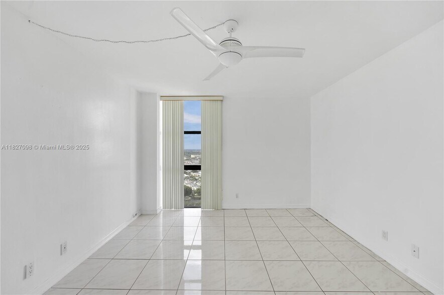 Building Photo - 20335 W Country Club Dr
