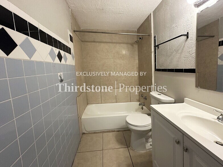 Building Photo - 3308 Haines St