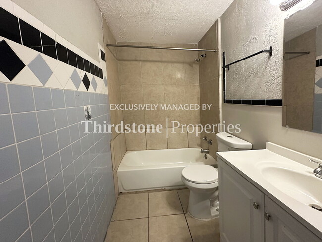 Building Photo - 3308 Haines St