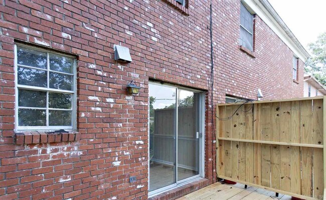 Building Photo - 1713 Sanford Dr