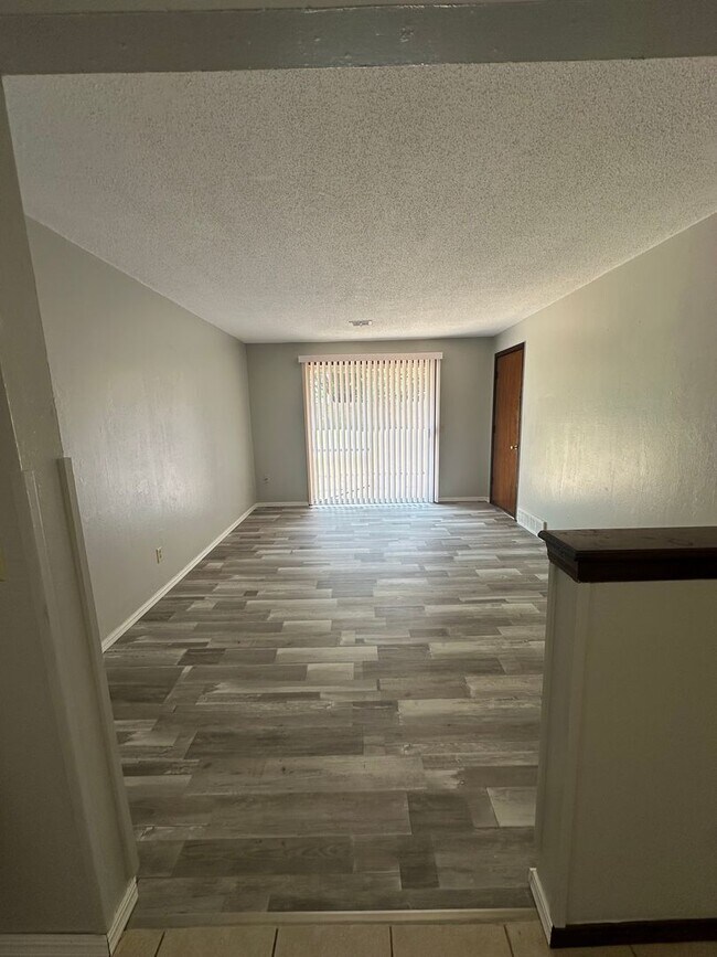 Building Photo - 3904 Overland Dr