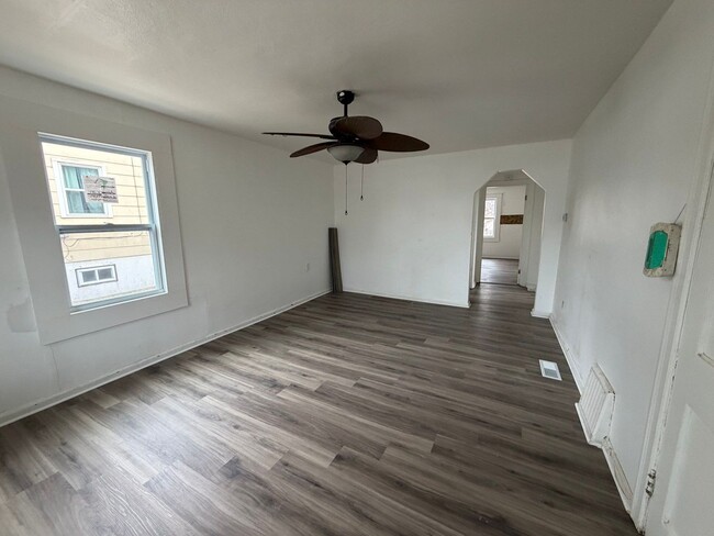 Building Photo - Lovely 2 Bedroom / 1 Bath for Rent - Section 8 Welcome