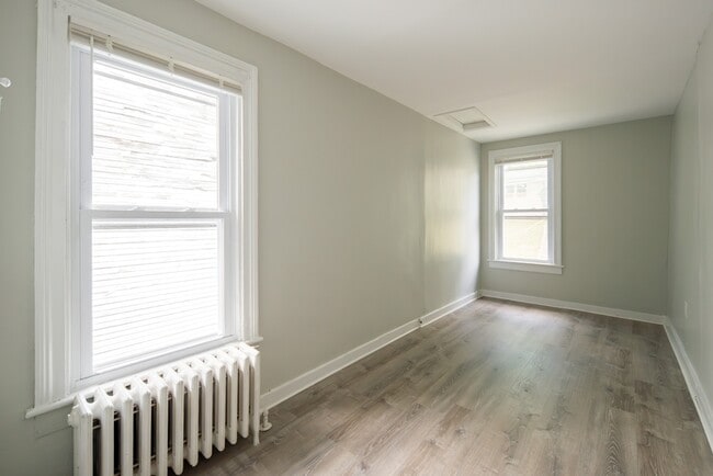 Building Photo - 1327 1st St
