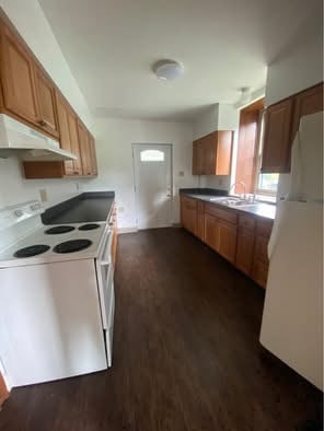 Building Photo - 651 Sand Hill Rd